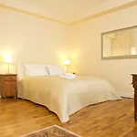 Rue De Rennes - Montparnasse Apartment